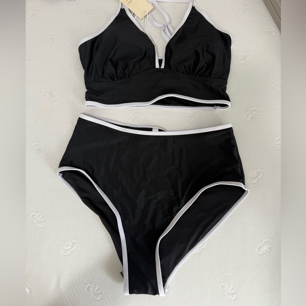 Swimsuit - Picture 3 of 7